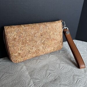 Jewell By Thirty-One 31 Tan Metallic Cork  Wallet & Detachable Wristlet Strap